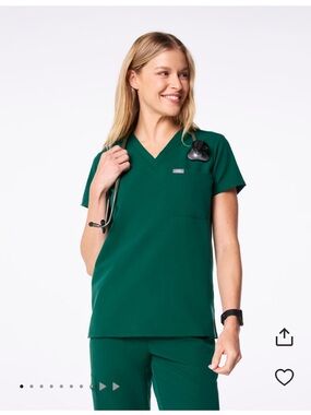 Figs Women’s Scrub Top + bottoms in hunter green
